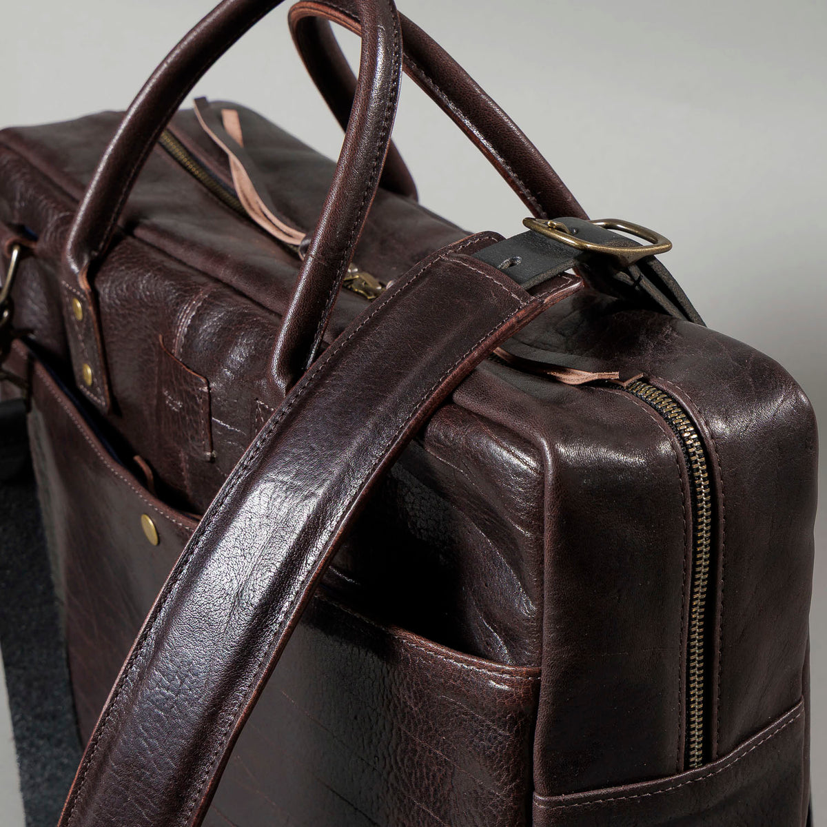One-off LaSalle Briefcase in Horween® Epic Color 8 Aspen Horsehide, handles, strap and zipper close-up