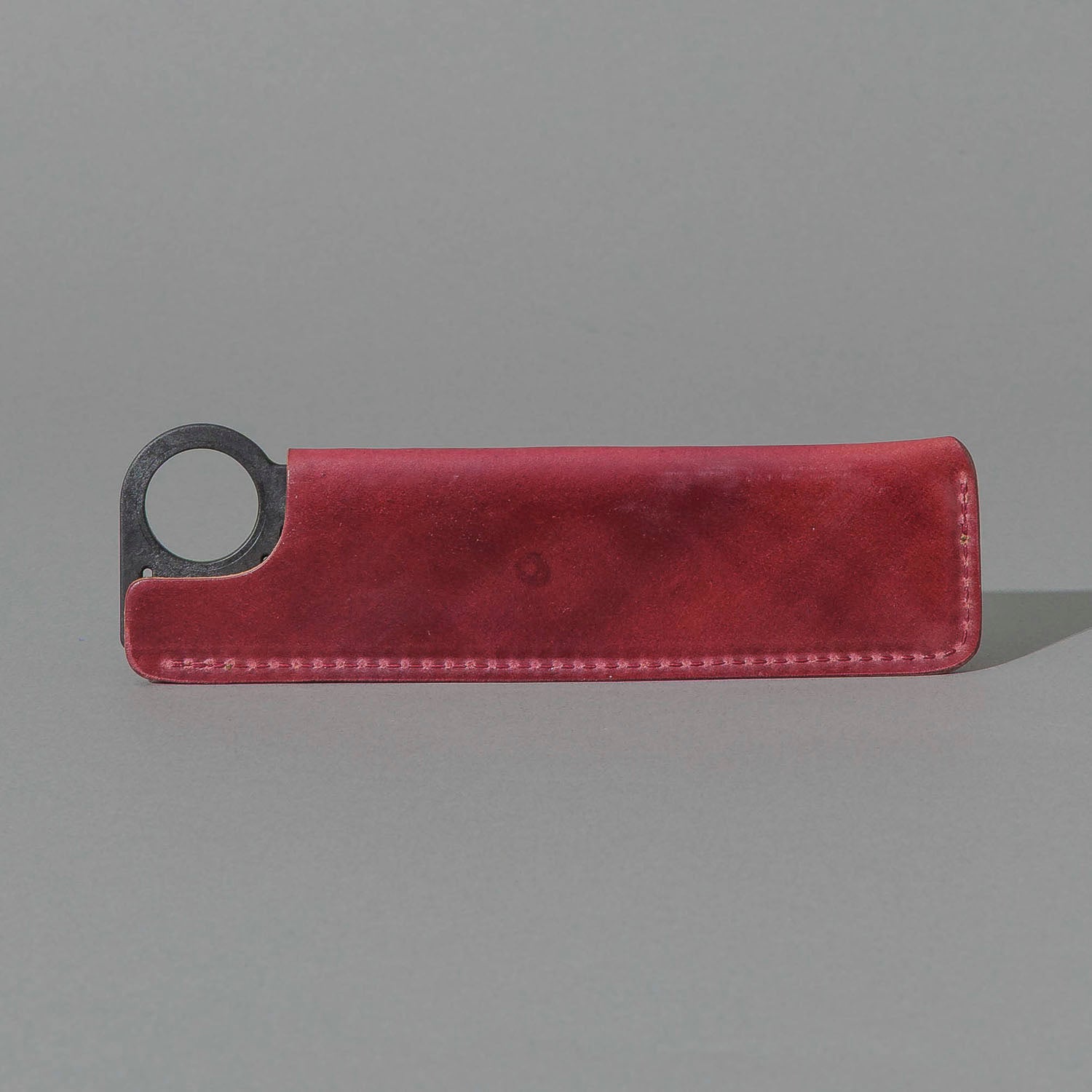 Chicago Comb and Leather Sheath in Marbled Ultraviolet Shell Cordovan, back view