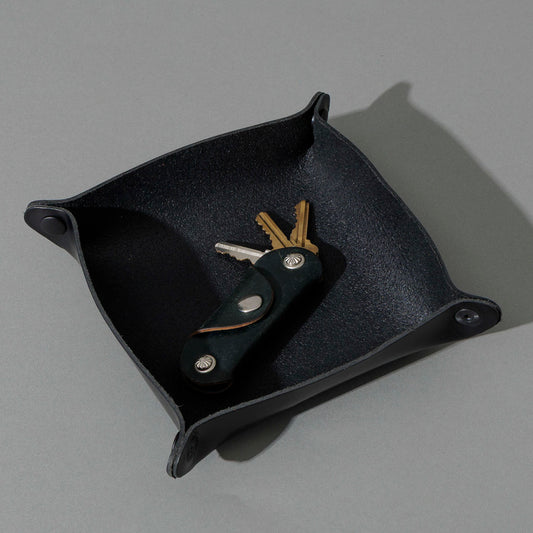 Valet Tray in Blacked Out Black Chromexcel®, assembled tray holding keys