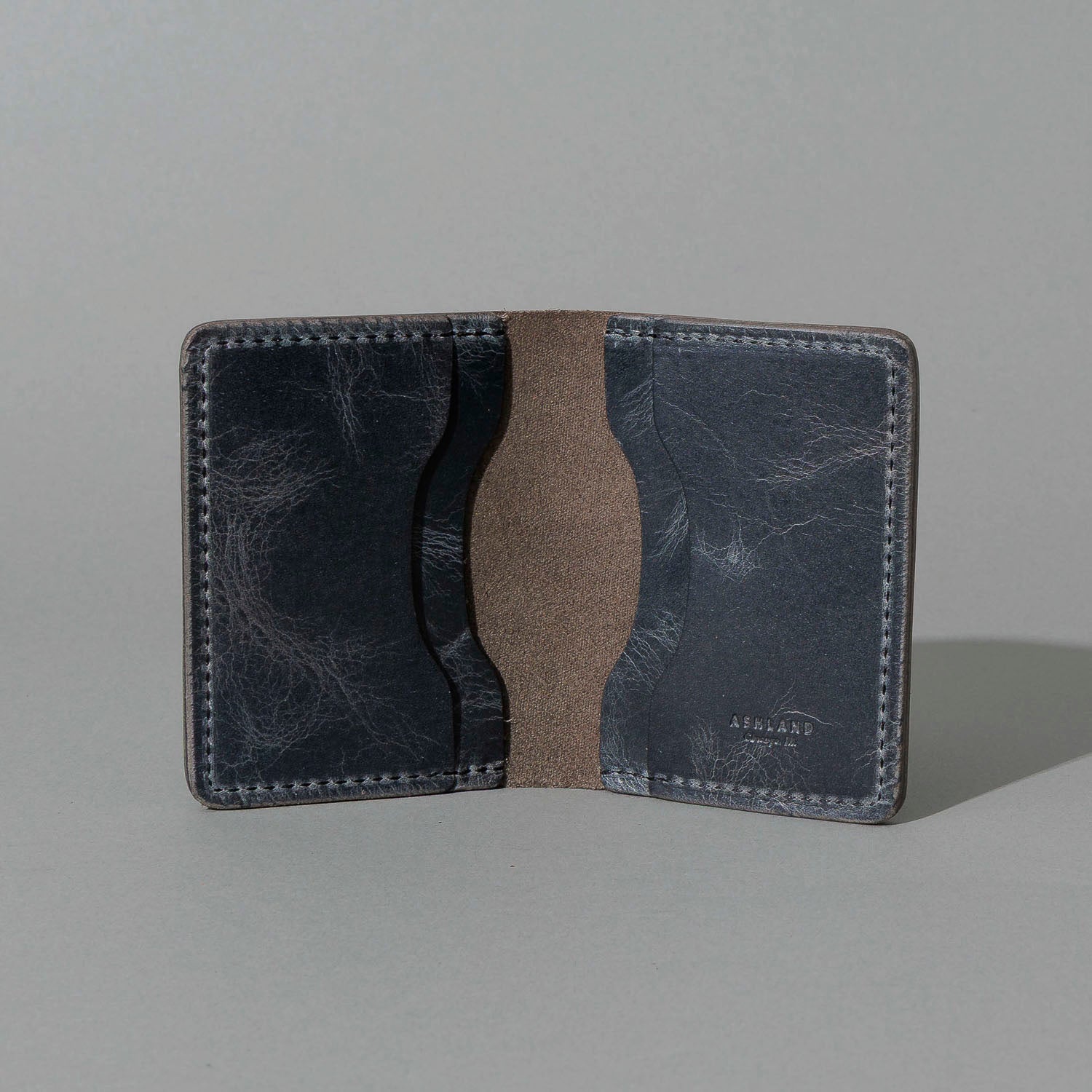 Bugs Moran in Slate Vintage, open, showing interior