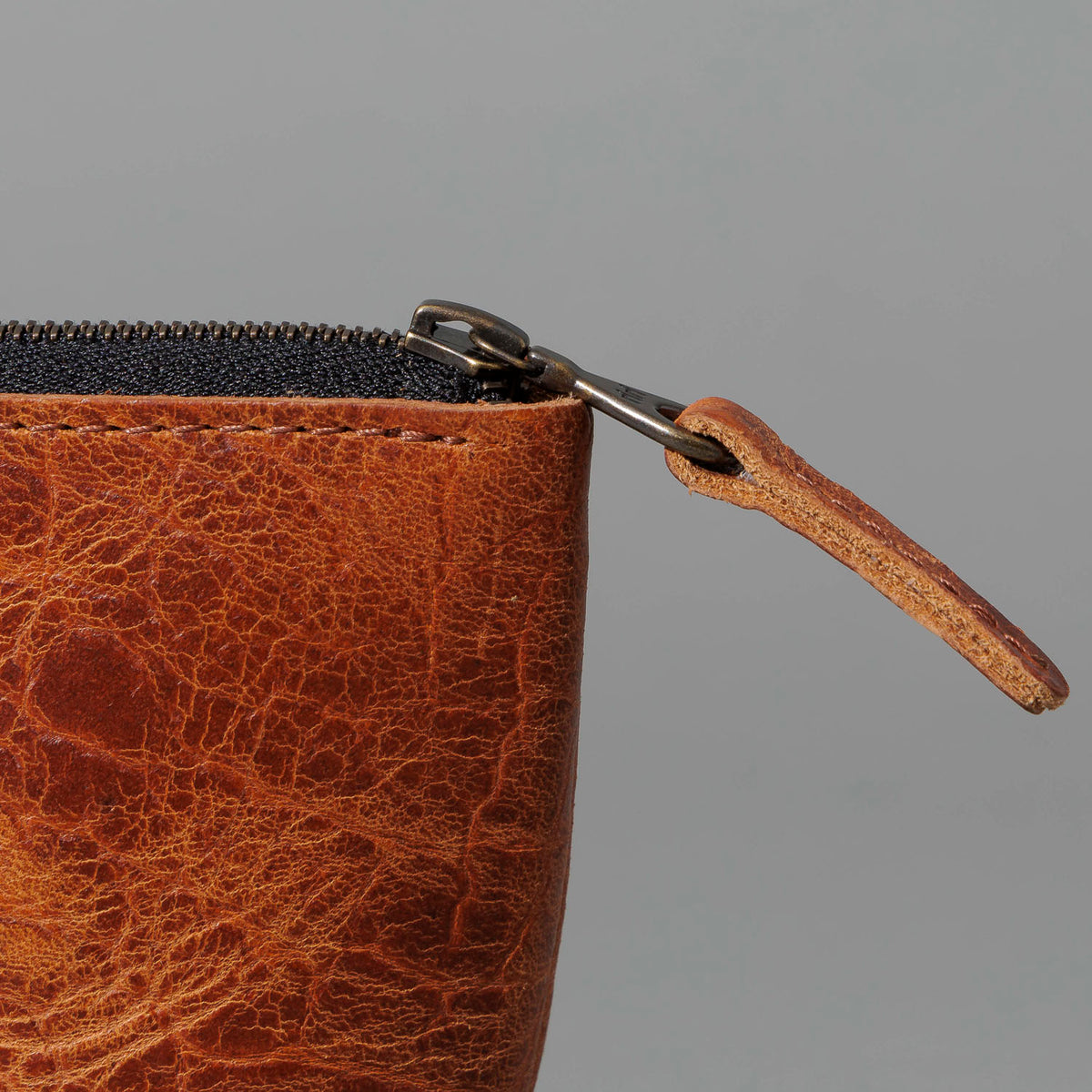 One-Off Prototype Pouch in Hammered Olive Tanned, close-up detail, shot 1