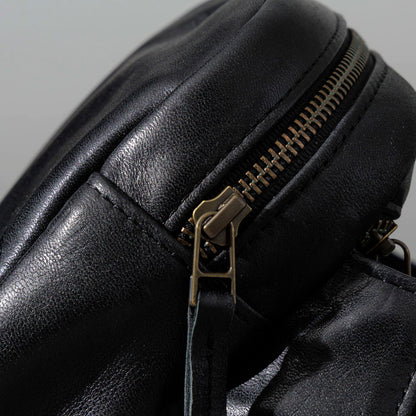 Sling Bag in Black Aspen Horsehide, close-up of the zipper, shot 1