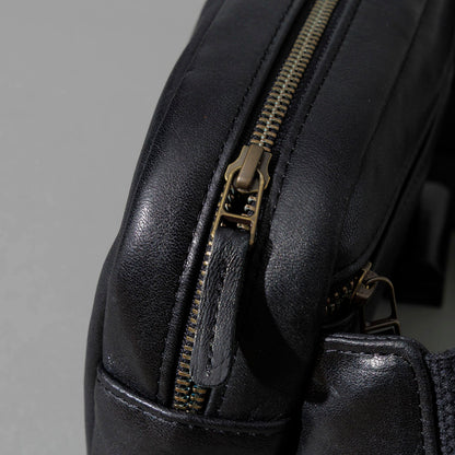 Sling Bag in Black Aspen Horsehide, close-up of the zipper, shot 2