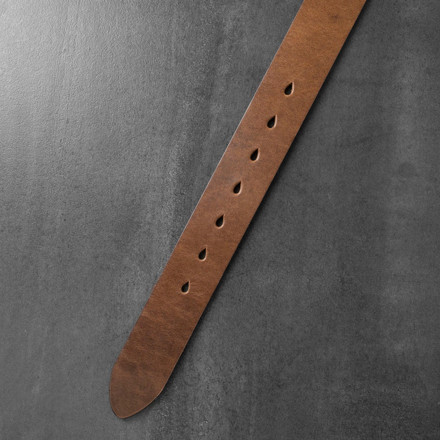 Detail of tear-drop belt holes chromexcel Ashland leather