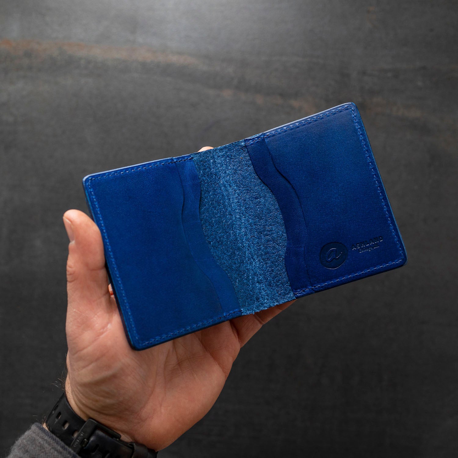 https://ashlandleather.com/cdn/shop/products/AshlandLeatherWallets_33of58_5000x.jpg?v=1676054887