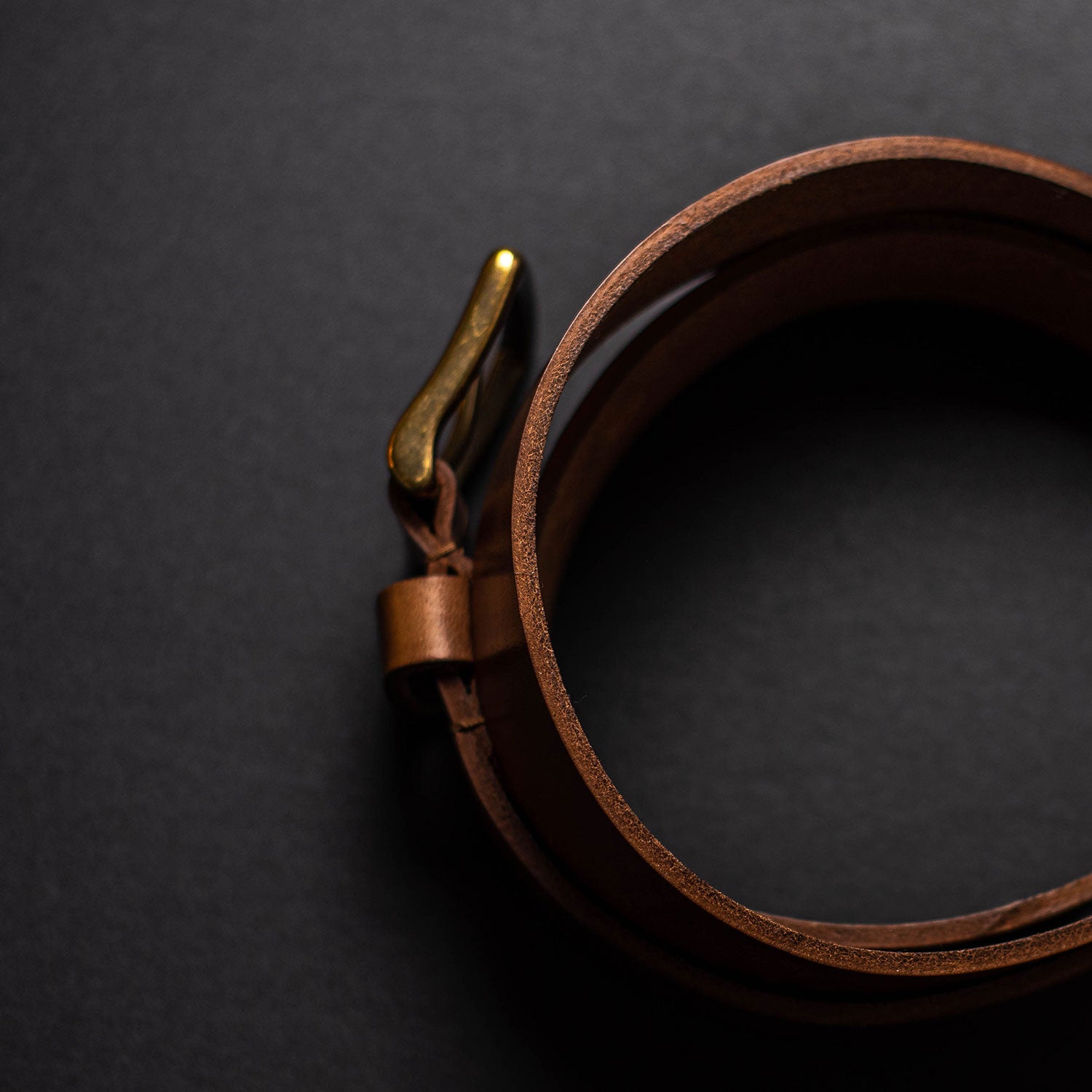 Top view of an Ashland Horween leather chromexcel belt with brass buckle